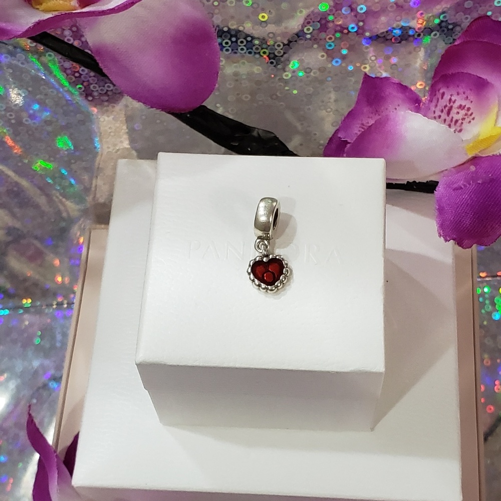 🚫 SOLD 🚫 Pandora Red Heart Dangle Charm 🌺